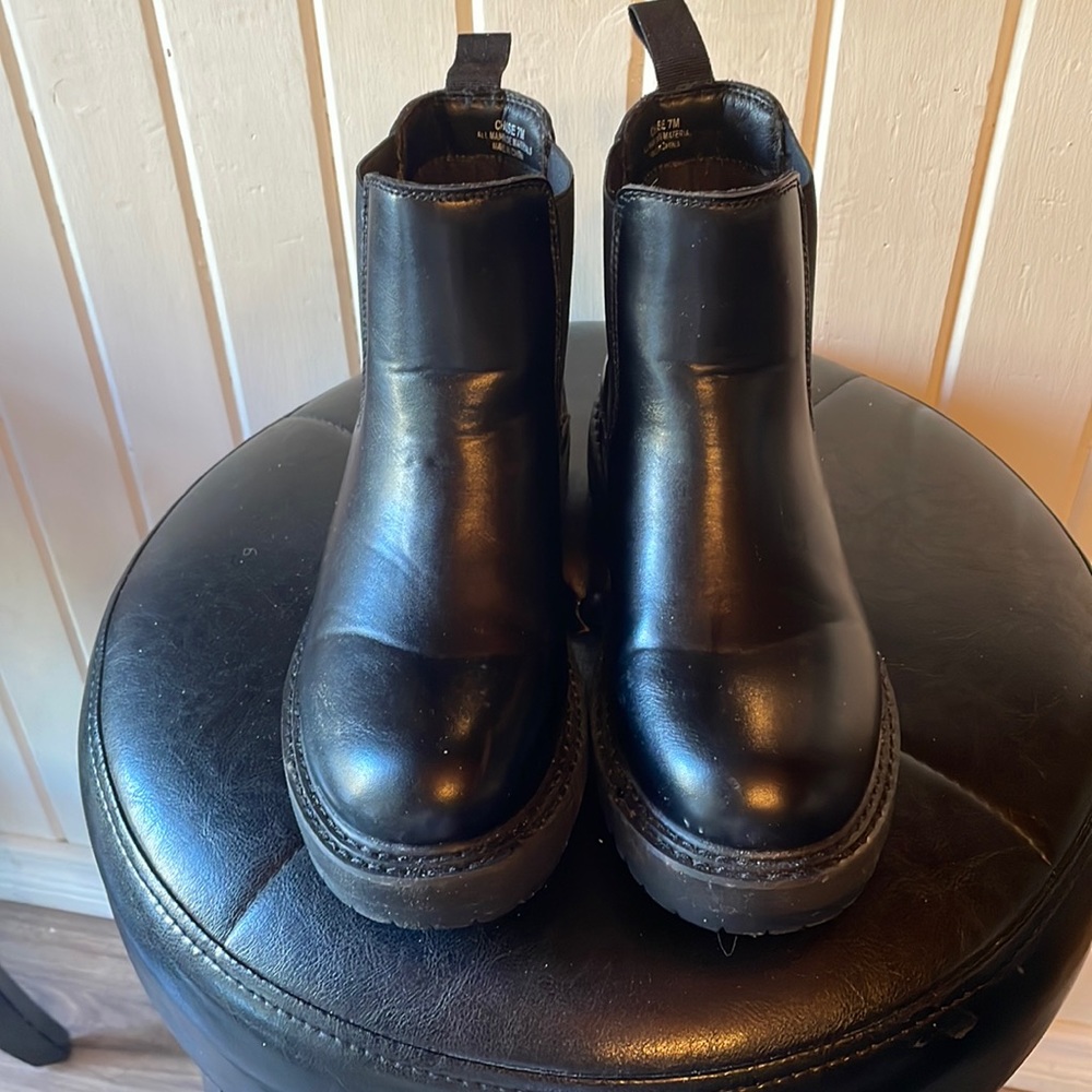 Dunes Chase Chelsea Boots, size 7
